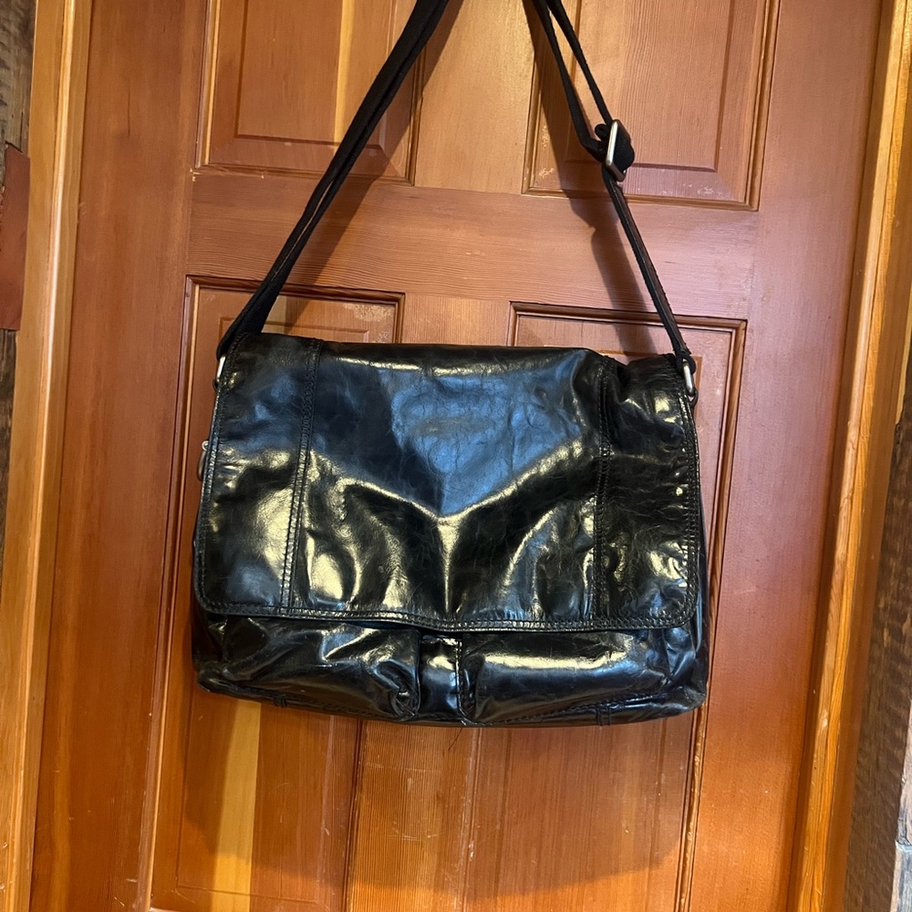 Fossil Shiny Black Leather Messenger Bag - Picture 2 of 14